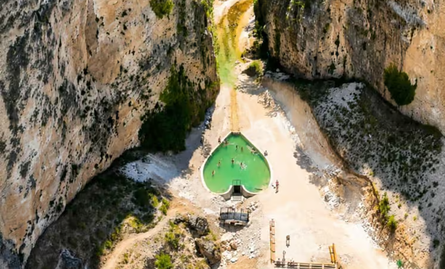 velca caves vlore